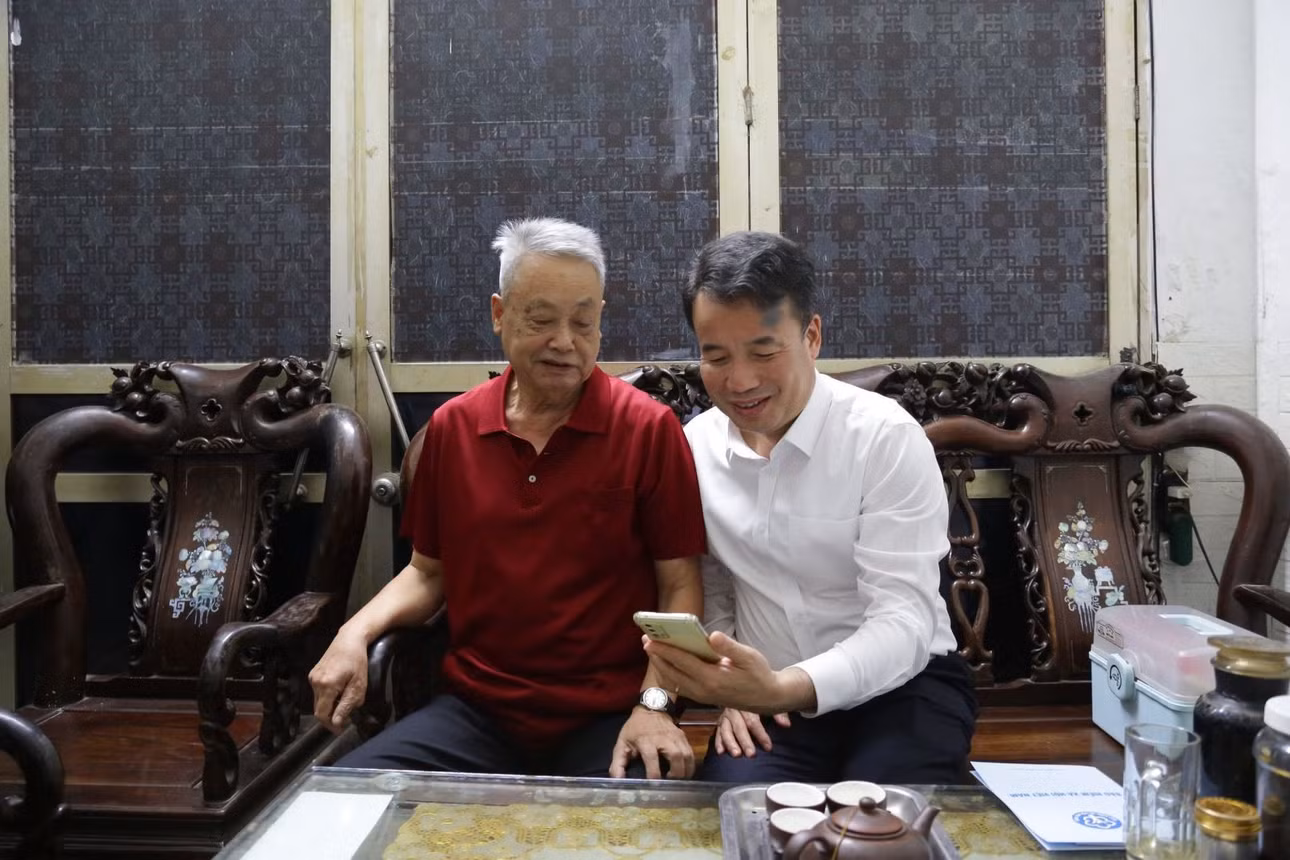 Kiểm tra tiền lương hưu được chuyển vào tài khoản cá nhân.