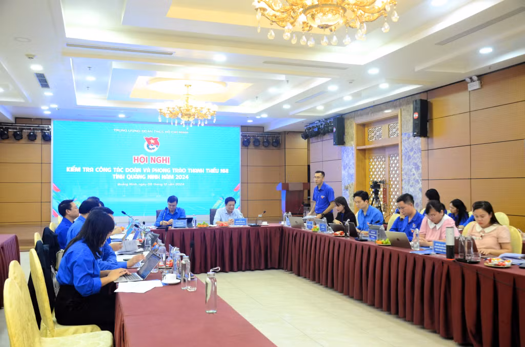Quang cảnh buổi làm việc.