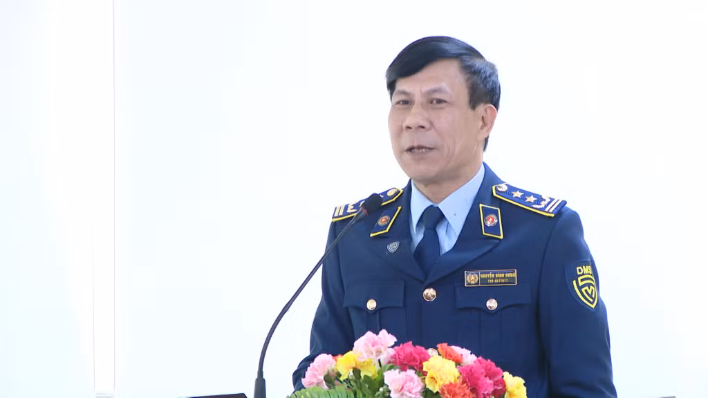 Đồng chí Nguyễn Đình Hưng, Cục trưởng Cục Quản lý thị trường tỉnh, tiếp thu các ý kiến đóng góp để thực hiện tốt nhiệm vụ trong năm 2025.