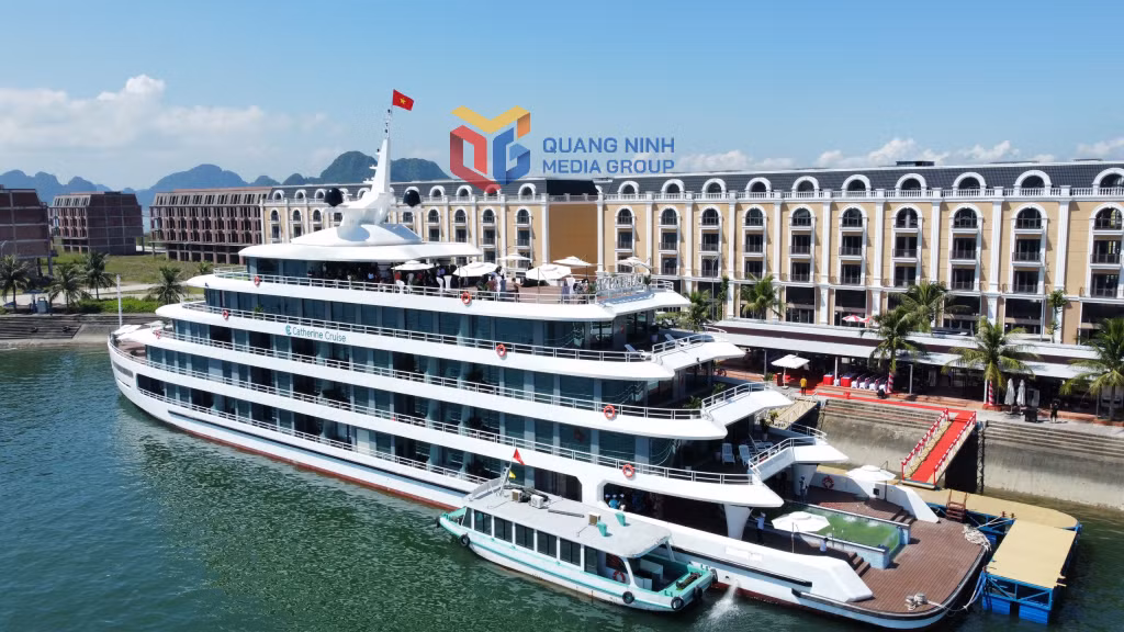 Ngày 1/10/2023, tại Cảng tàu khách quốc tế Tuần Châu, Công ty CP tập đoàn Halo Eco khai trương và đưa vào hoạt động du thuyền hạng sang Catherine. Ảnh: Hoàng Quỳnh