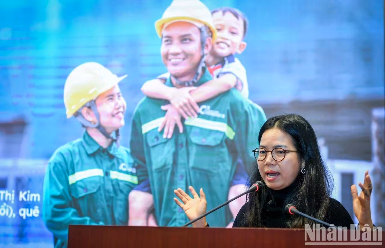 Bà Nguyễn Trình Thùy Trang, Phó Tổng Giám đốc Coteccons chia sẻ tại Lễ ra mắt chương trình.