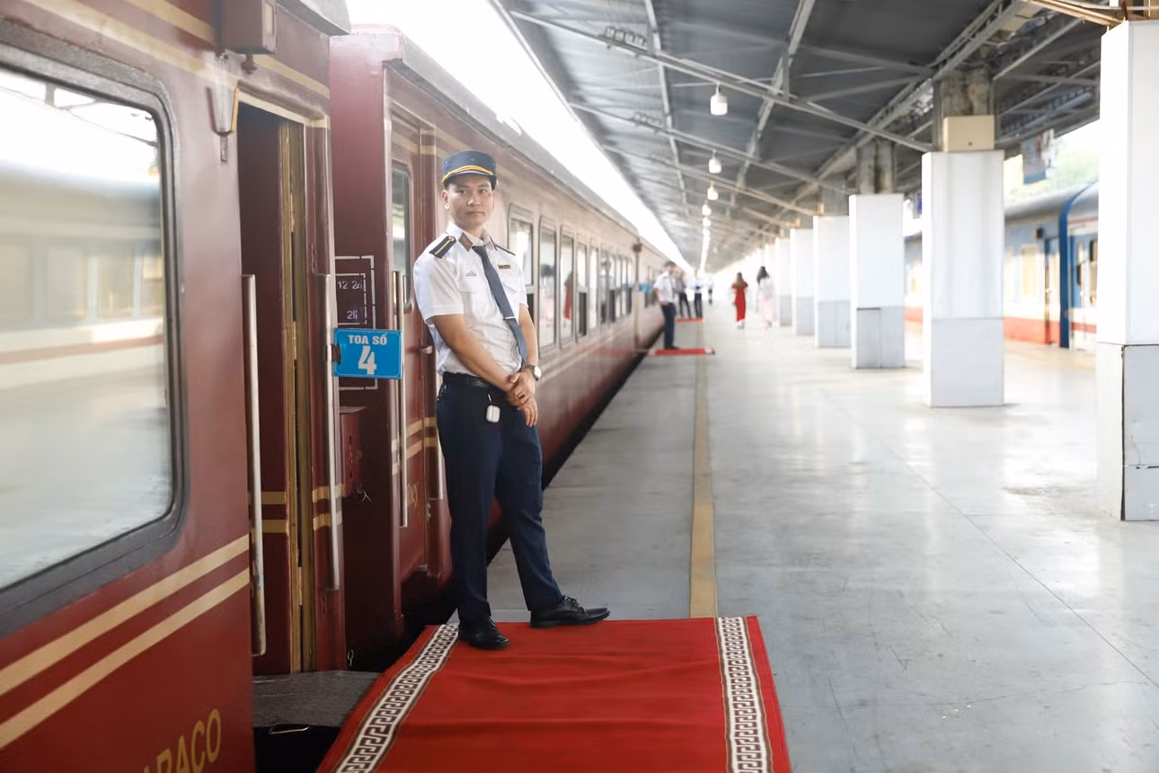 Bên ngoài toa tàu 5 sao trên chuyến tàu Bắc - Nam. Ảnh: Đường sắt Việt Nam
