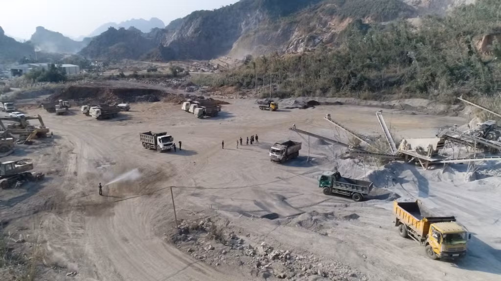 Hoạt động khai thác, chế biến đá tại Công ty TNHH Khai thác đá xây dựng Hoành Bồ.