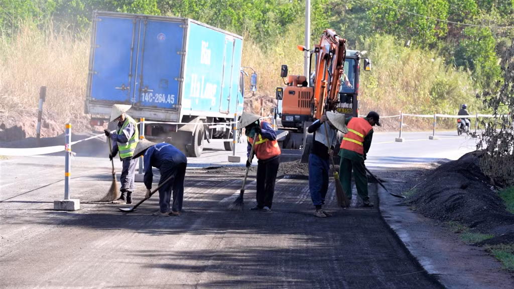 Trong tháng 12 này sẽ hoàn thành việc xử lý 7 điểm tiềm ẩn TNGT trên Quốc lộ 18 qua các địa phương miền Đông của tỉnh.