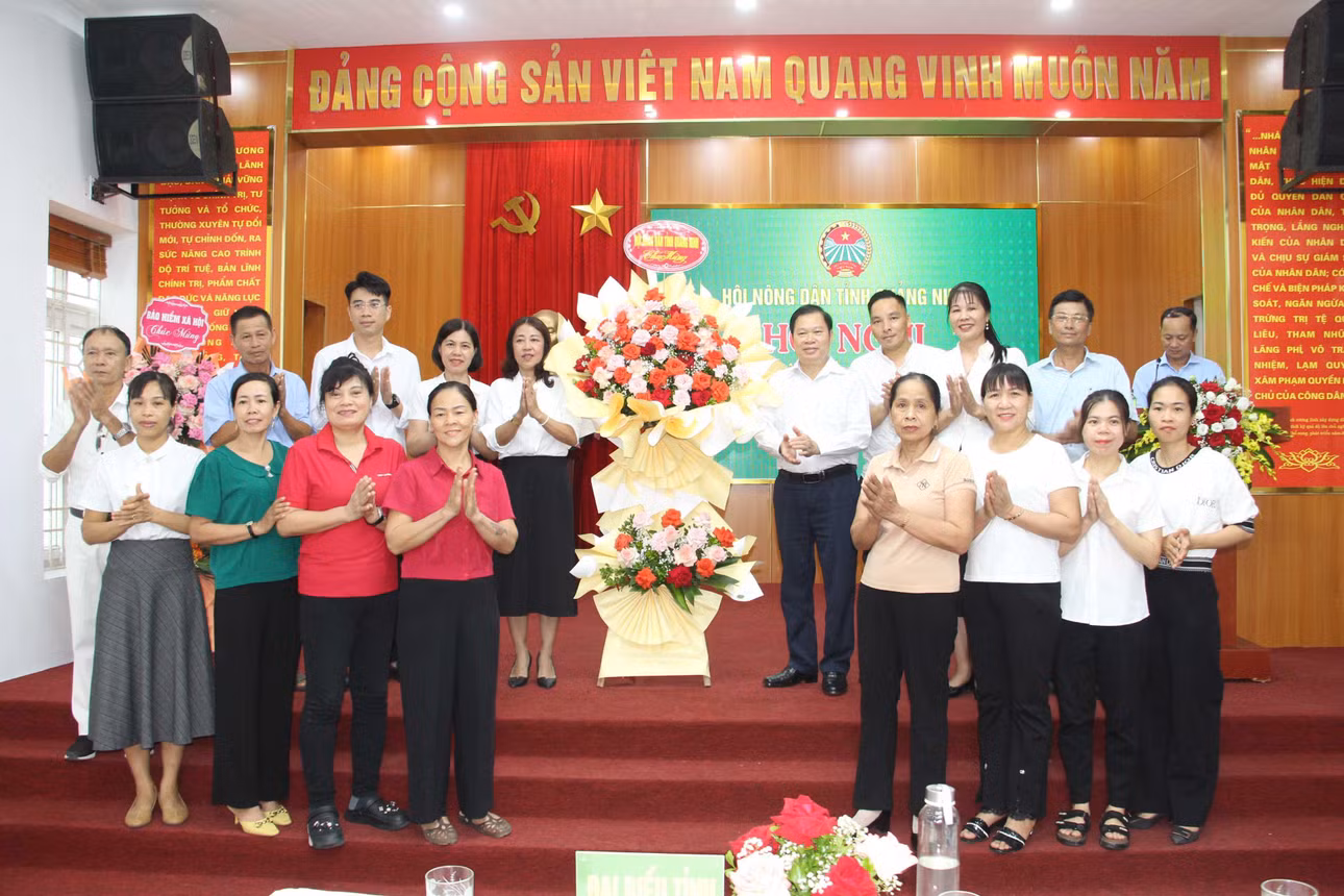 Hội Nông dân tỉnh tổ chức ra mắt Mô hình tuyên truyền vận động nông dân tham gia BHXH, BHYT tự nguyện phường Tân An (TX Quảng Yên). Ảnh: Hội Nông dân tỉnh