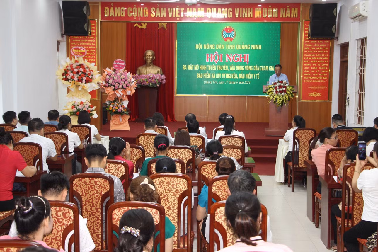 Ra mắt mô hình tuyên truyền vận động nông dân tham gia BHXH, BHYT tự nguyện phường Tân An, TX Quảng Yên. Ảnh: Thùy Dương (Trung tâm TT-VH Quảng Yên)