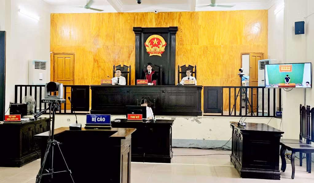 TAND TP Móng Cái xét xử trực tuyến tội phạm liên quan đến ma túy. Ảnh: Hải Ninh (Trung tâm TT-VH Móng Cái)