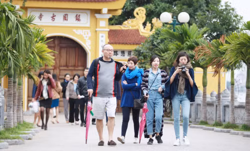 Khách du lịch Trung Quốc tham quan Hà Nội. (Ảnh: Internet)