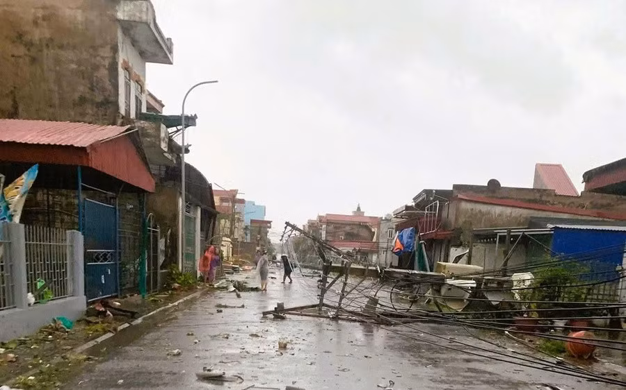 Chuyên gia lý giải hiện tượng lốc xoáy trong Bão số 10 và khuyến cáo cách phòng tránh