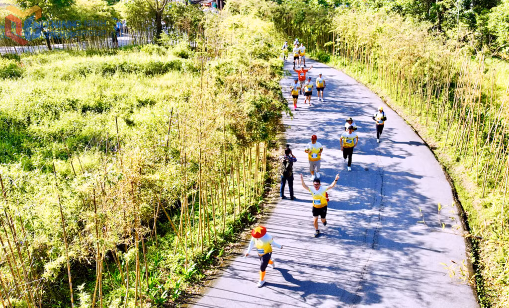 Giải Ultra Trail Yên Tử 2025 trong lần đầu tổ chức, đưa tới trải nghiệm khám phá các cảnh quan đặc trưng của Yên Tử.