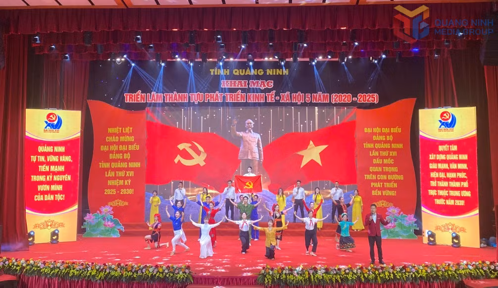 Một tiết mục ca múa nhạc.