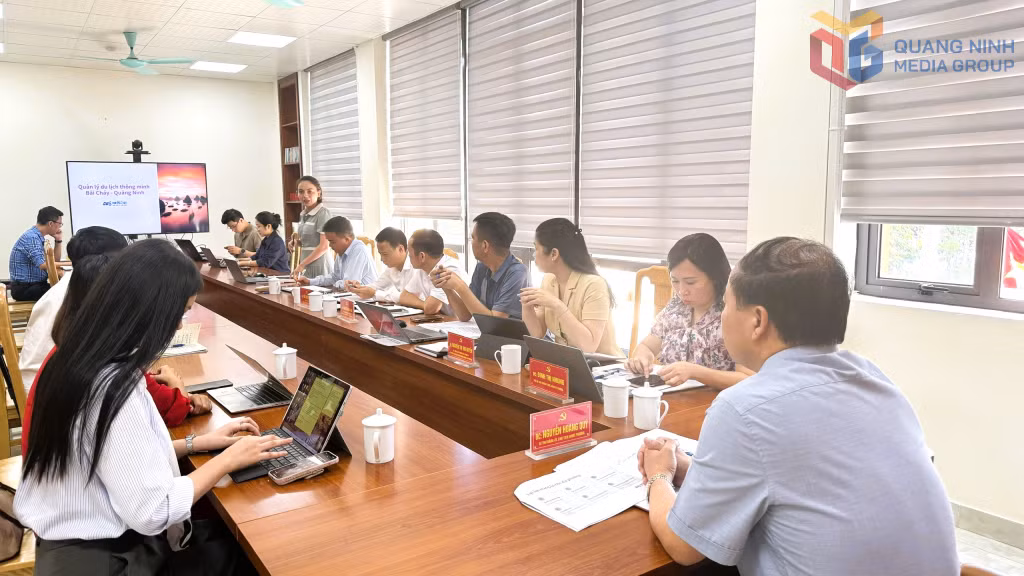 Đảng bộ phường Bãi Cháy họp triển khai phần mềm Quản lý du lịch thông minh.