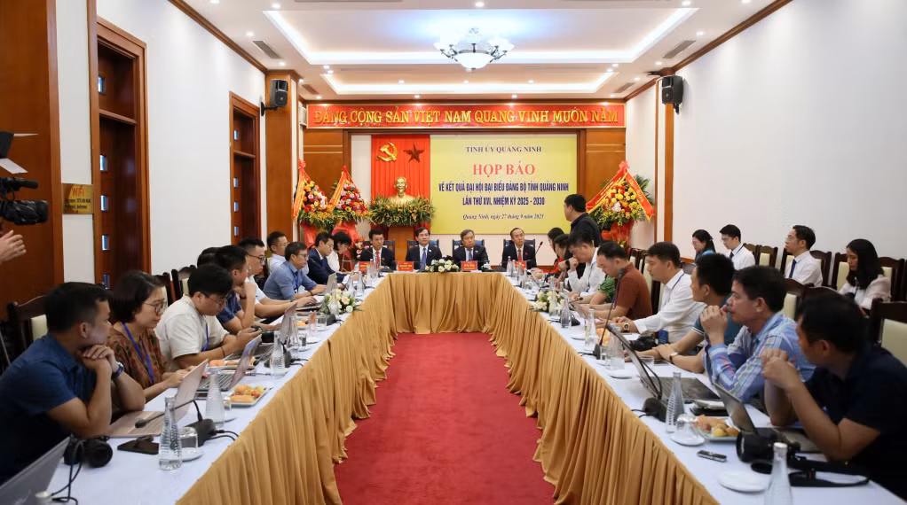 Quang cảnh buổi họp báo.