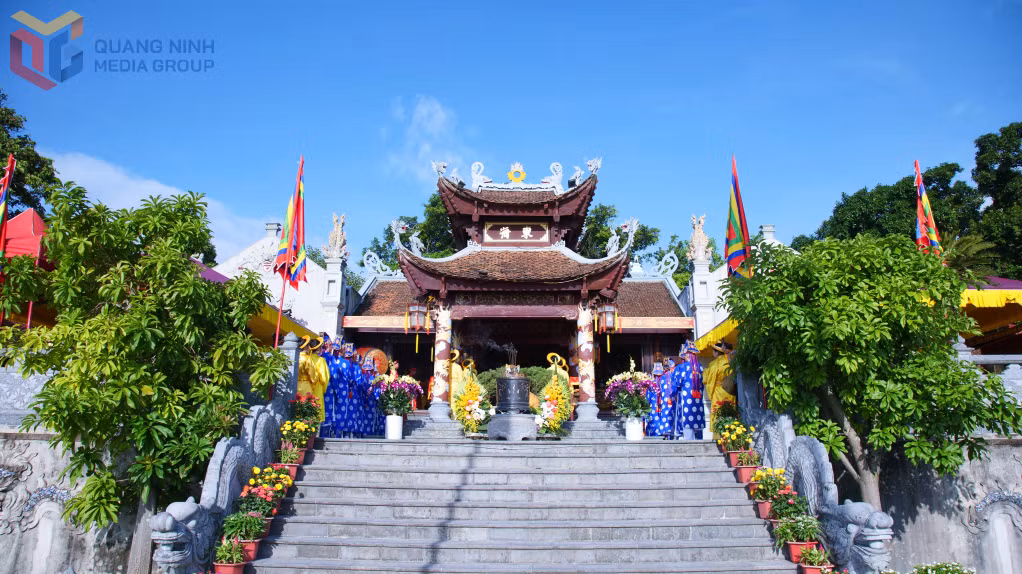 Lễ hội Đền Cửa Ông được mở hàng năm vào ngày mùng 3-4/2 âm lịch và mùng 3-4/8 âm lịch.
