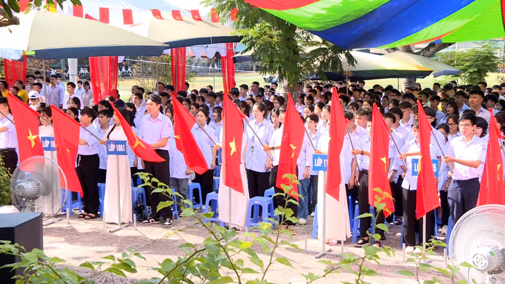 Không khí khai giảng tại Trung tâm GDNN - GDTX Uông Bí.