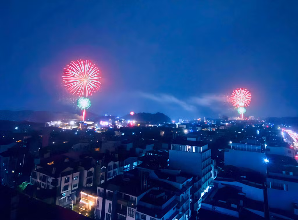 Mãn nhãn với màn bắn pháo hoa tầm cao chào mừng thành công Đại hội đại biểu Đảng bộ tỉnh Quảng Ninh lần thứ XVI, nhiệm kỳ 2025-2030.