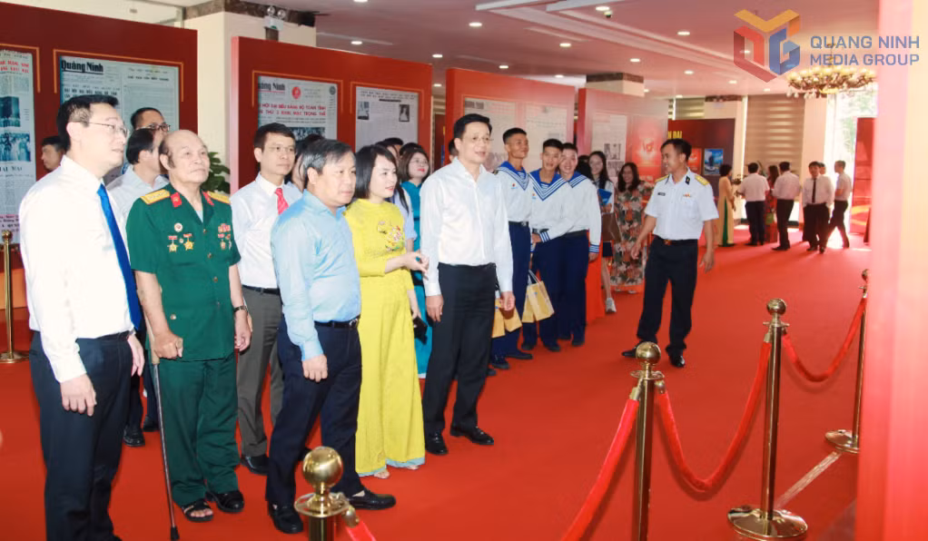 Không gian trưng bày đã thể hiện tâm huyết và tình cảm của những người làm báo hướng về Đại hội, là công sức sưu tầm từ thư viện Quốc gia, thư viện tỉnh và các cơ quan lưu trữ, giúp người xem có cái nhìn khái quát về chặng đường vẻ vang của Đảng bộ tỉnh Quảng Ninh.