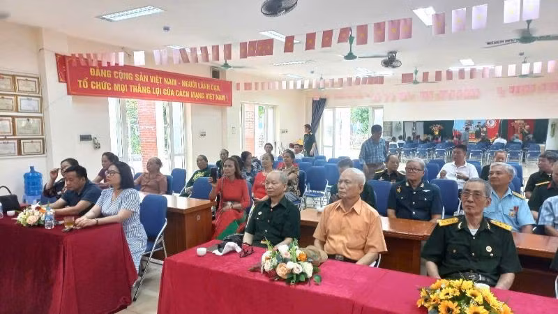 Quang cảnh 1 cuộc họp của tổ dân phố trên địa bàn phường Từ Liêm, Hà Nội. (Ảnh: PV)