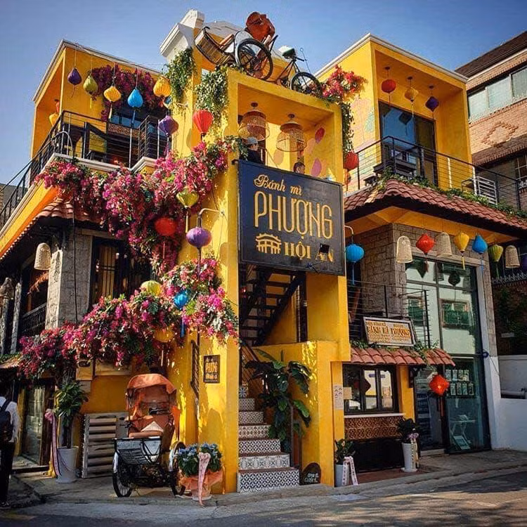 Bánh mỳ Phượng Hội An đã xuất hiện tại thành phố Seoul, Hàn Quốc, một hình thức giao lưu ẩm thực thú vị. Ảnh: Sơn Ka