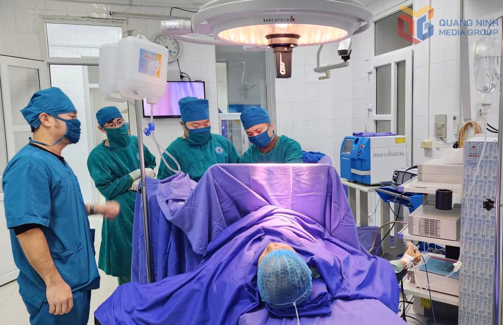 Nhiều trang thiết bị phòng mổ được đầu tư hiện đại, đồng bộ tại Trung tâm Y tế đặc khu Vân Đồn.