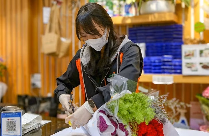 Người trẻ đi làm thêm cần lưu ý tiền lương làm vào ngày lễ trong đó có Quốc khánh 2/9. Ảnh: HÀ QUÂN