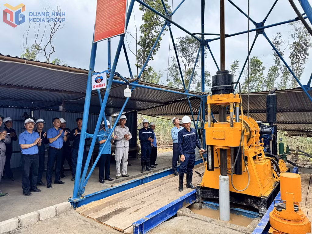 Công ty CP Địa chất mỏ - TKV tổ chức khởi công lỗ khoan GK289 (Công ty Than Hòn Gai).
