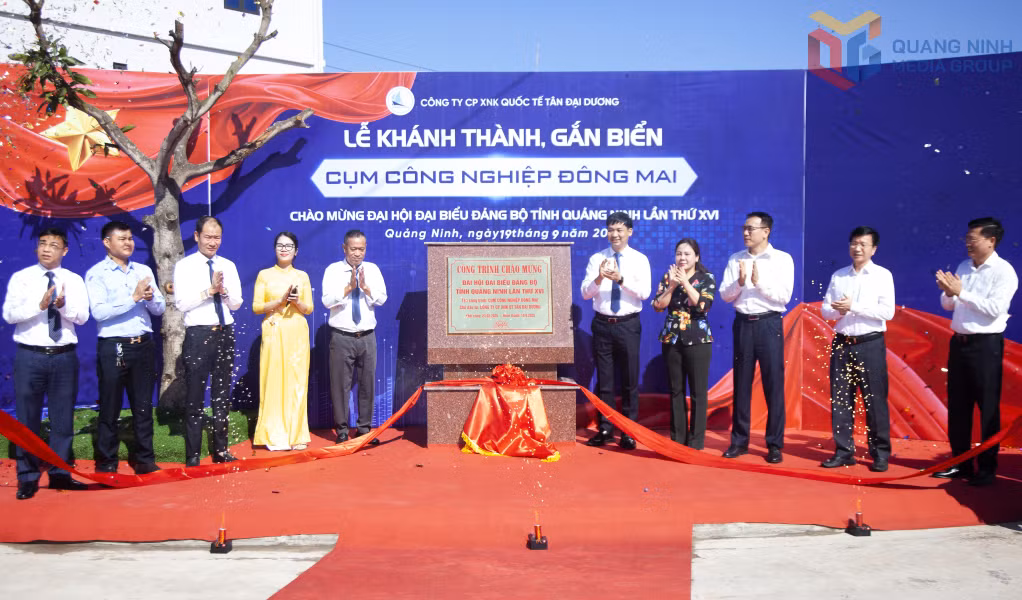Lễ khánh thành Cụm CN Đông Mai và gắn biển chào mừng Đại hội Đảng bộ tỉnh khoá XVI. Ảnh: Thành Công