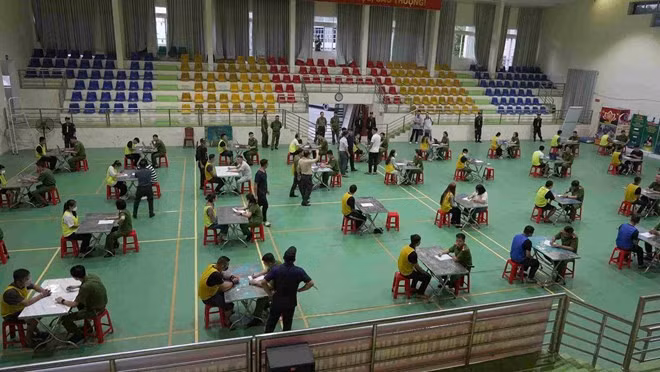 Lực lượng Công an tiến hành lấy lời khai của các đối tượng trong vụ án. Ảnh: Công an Cao Bằng