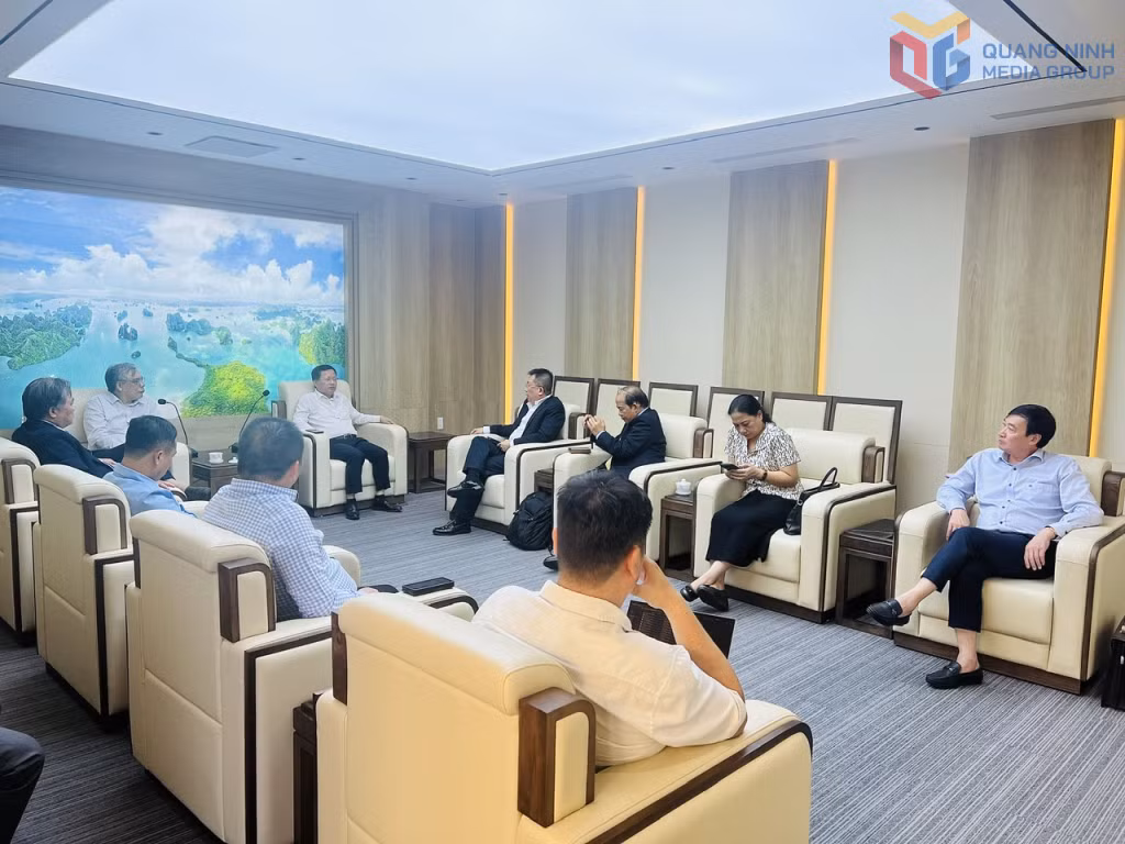 Các chuyên gia, nhà khoa học tham gia góp ý, đề xuất giải pháp phát triển đặc khu Vân Đồn mang tính đột phá