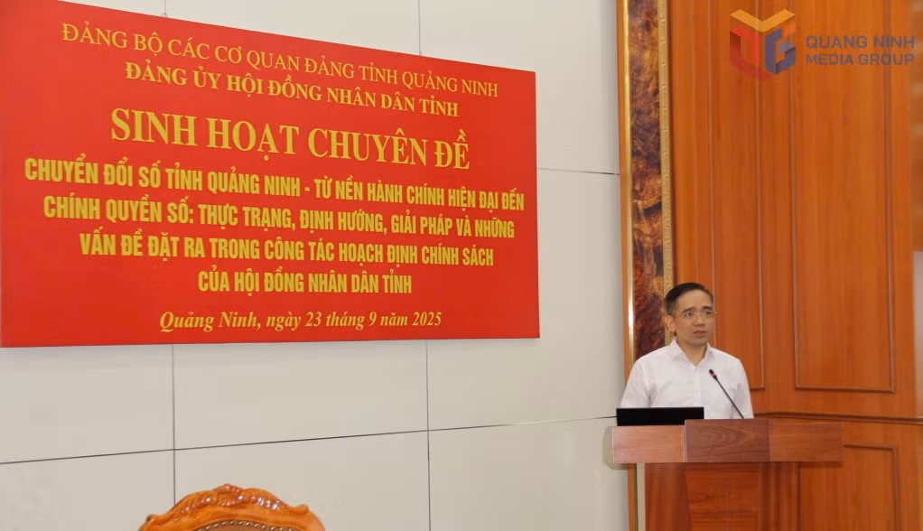 Đồng chí Nguyễn Trung Tiến, Phó Giám đốc Sở Khoa học và Công nghệ, giới thiệu nội dung chuyên đề.