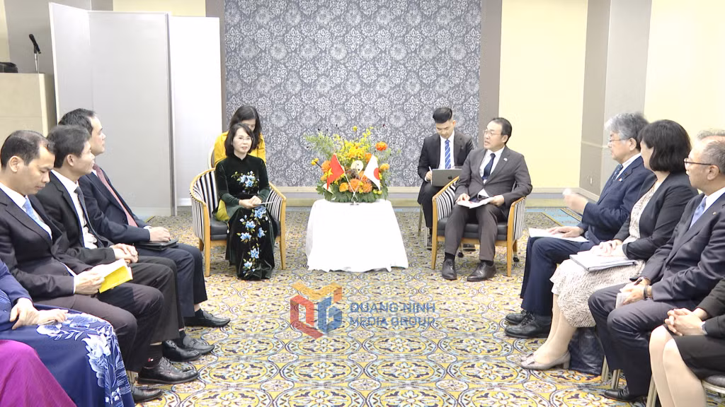 Đồng chí Trịnh Thị Minh Thanh, Phó Bí thư Thường trực Tỉnh ủy, Chủ tịch HĐND Tỉnh cùng đoàn đại biểu Tỉnh Quảng Ninh chào xã giao lãnh đạo chính quyền tỉnh Hokkaido, Nhật Bản