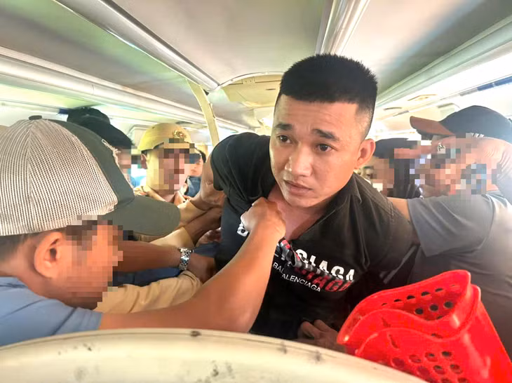 Trần Văn Tiên bị bắt khi đang trên xe khách đi TP.HCM - Ảnh: H.B.