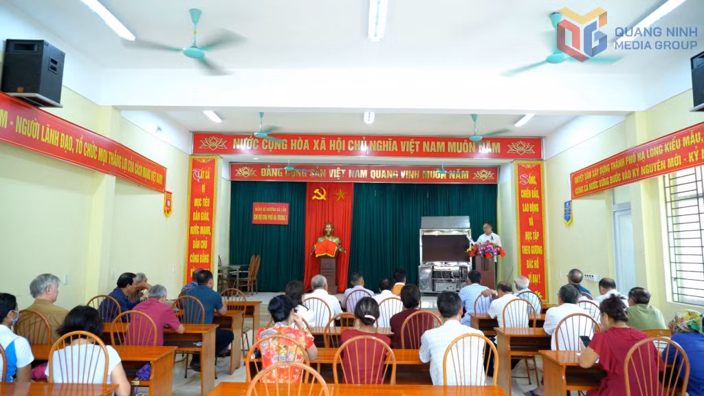 Ban Công tác mặt trận khu phố Hà Trung 1 (phường Hà Lầm) tổ chức tuyên truyền, vận động nhân dân chấp hành nghiêm các quy định của pháp luật.