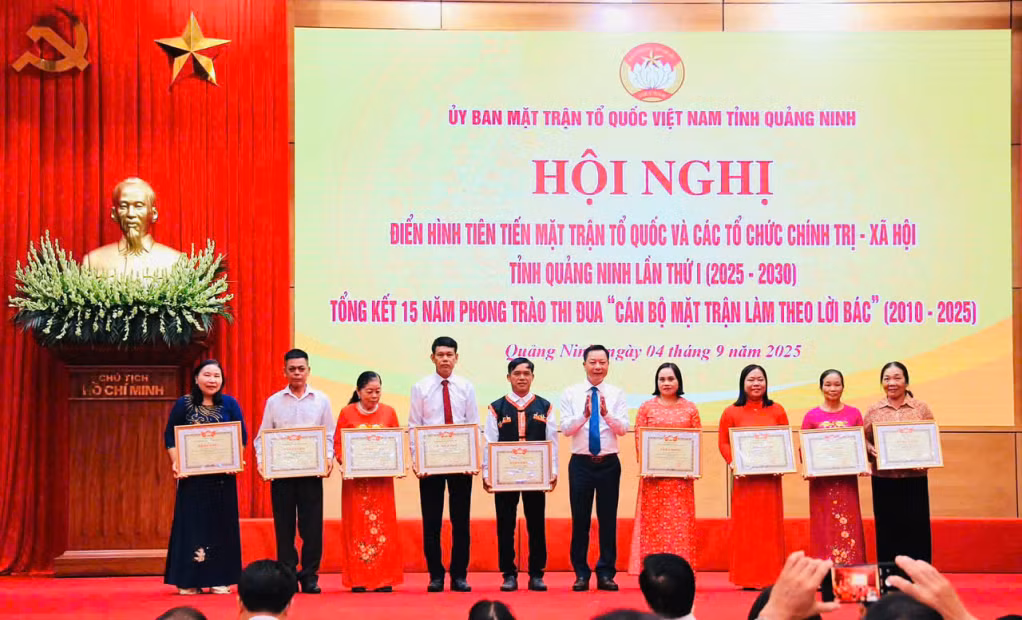 0088: Ông Nguyễn Văn Nghĩa vinh dự được nhận bằng khen của Ủy ban MTTQ Việt Nam tỉnh Quảng Ninh về thành tích suất sắc trong phong trào thi “Cán bộ mặt trận làm theo lời Bác” giai đoạn 2010 -2025.