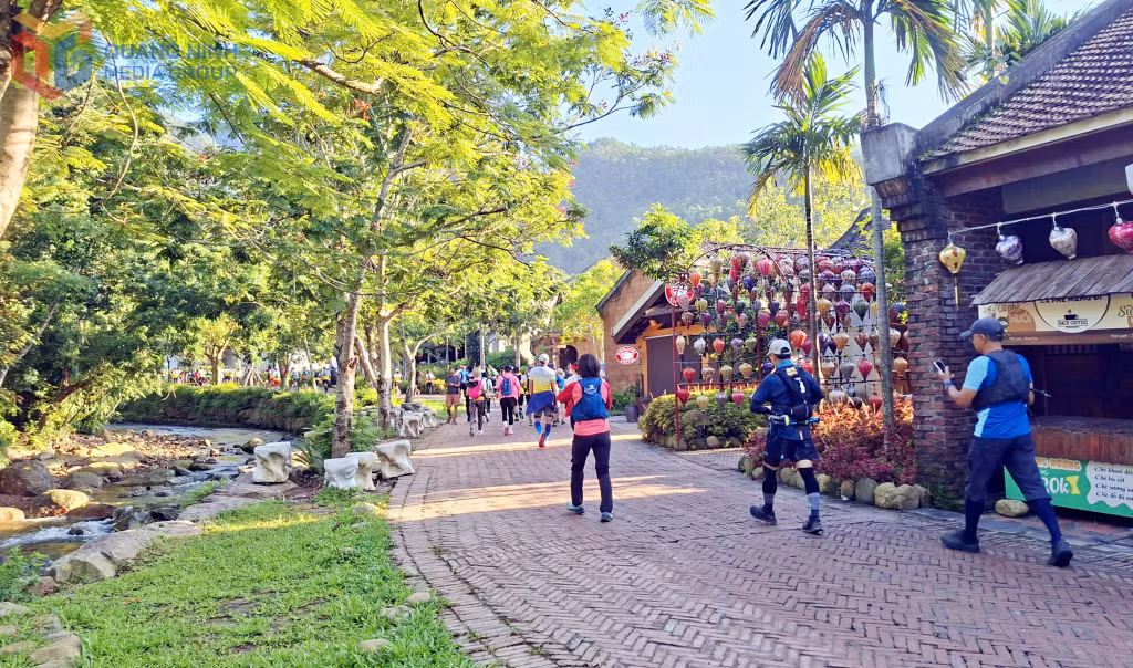 Ngoài các hoạt động văn hóa, văn nghệ, các giải thể thao sôi động cũng là cách mà du khách trải nghiệm Yên Tử theo một cách riêng.