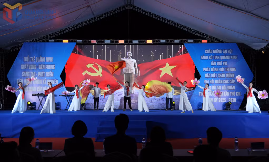 Chương trình nghệ thuật “Tuổi trẻ Quảng Ninh - Tự hào và tiến bước” với nhiều tiết mục đặc sắc.