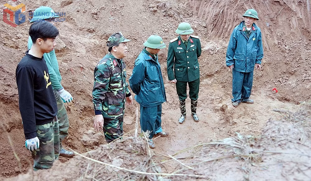 CBCS Bộ CHQS tỉnh khai quật, tìm kiếm hài cốt liệt sĩ tại Di tích Khe Tù (huyện Tiên Yên), tháng 1/2019. Ảnh: Song Hà
