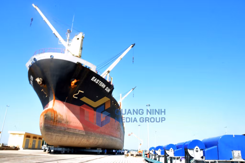 Nhà máy sửa chữa tàu biển NOSCO-VINALINES đón chiếc tàu trọng tải lớn đầu tiên vào sửa chữa cuối tháng 5-2016. Ảnh: Lê Hải