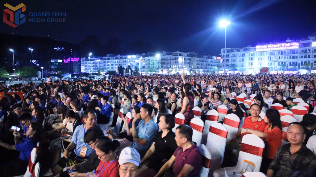 Chương trình thu hút đông đảo người dân và du khách.