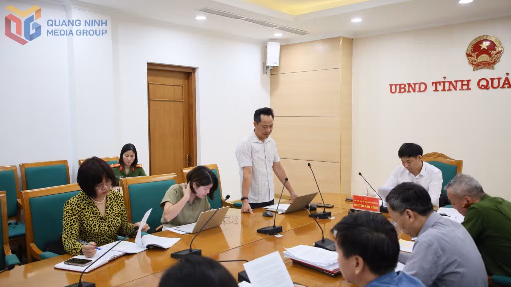 Đại diện lãnh đạo các sở, ngành, đơn vị liên quan phát biểu đóng góp ý kiến tại cuộc họp.