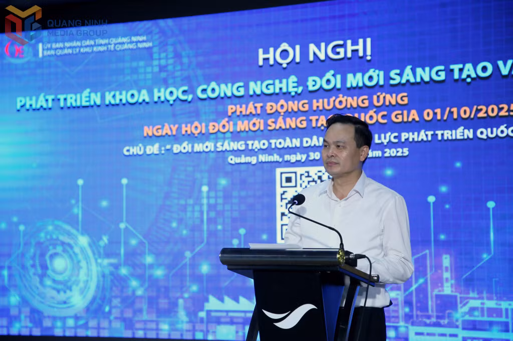 Đồng chí Trương Mạnh Hùng, Trưởng Ban Quản lý Khu kinh tế tỉnh phát biểu khai mạc hội nghị và phát động hưởng ứng Ngày hội đổi mới sáng tạo quốc gia năm 2025 với chủ đề: “Đổi mới sáng tạo toàn dân - Động lực phát triển quốc gia”.