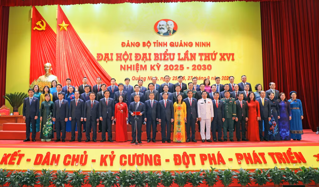 Ban Chấp hành Đảng bộ tỉnh khóa XVI ra mắt Đại hội