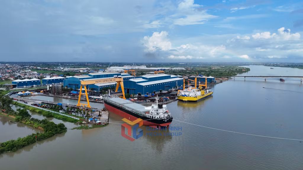 Công ty TNHH Vận tải Việt Thuận cũng đã thực hiện lễ hạ thuỷ tàu Việt Thuận 26-01, có trọng tải 26.000 tấn.