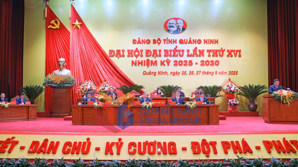 Đoàn Chủ tịch Đại hội (9-2025). Ảnh: PV