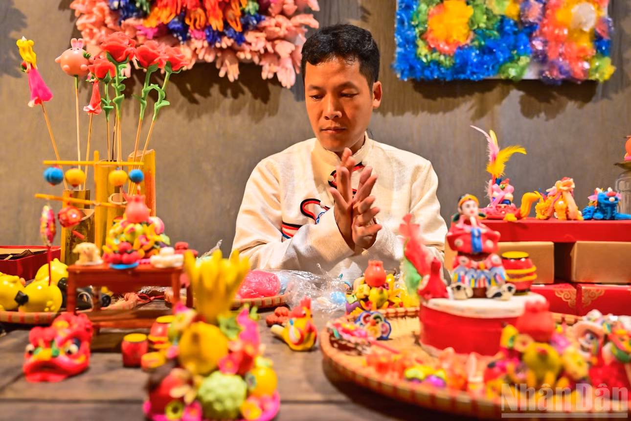 Con giống, tò he qua bàn tay khéo léo của các nghệ nhân trở nên sống động và đầy sức hút.