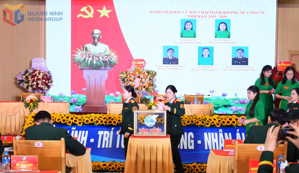 Các đại biểu bỏ phiếu bầu Ban Chấp hành Hội Phụ nữ Công ty Khai thác khoáng sản nhiệm kỳ 2025-2030.