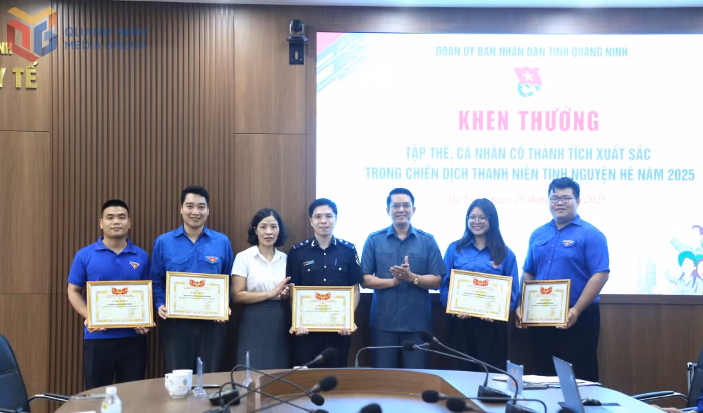 Nhiều tập thể và cá nhân có thành tích xuất sắc trong Chiến dịch Thanh niên tình nguyện hè được biểu dương, khen thưởng.