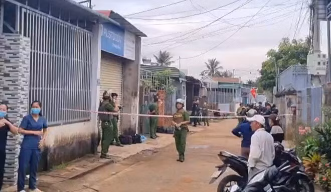 Công an phong tỏa hiện trường vụ thảm án khiến 3 người tử vong ở Đắk Lắk. Ảnh: Bảo Trung