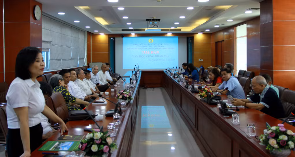 Quang cảnh buổi tọa đàm.