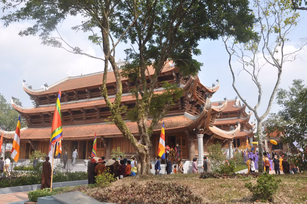 Kiến trúc bề thế, nguy nga của chùa Quỳnh Lâm (2-2023). Ảnh: Ngọc Mai